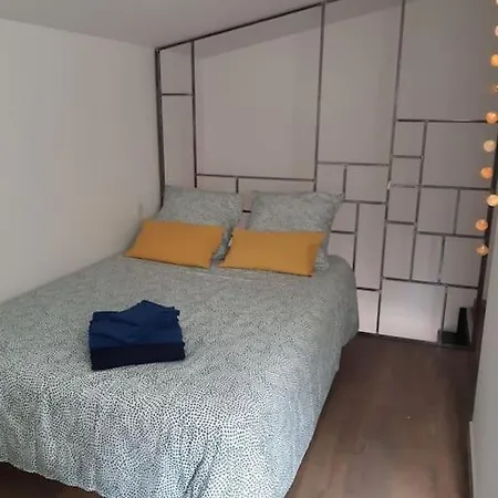 Duplex De 24m2 Classe 2 Etoiles A 2km D'aubenas 아파트